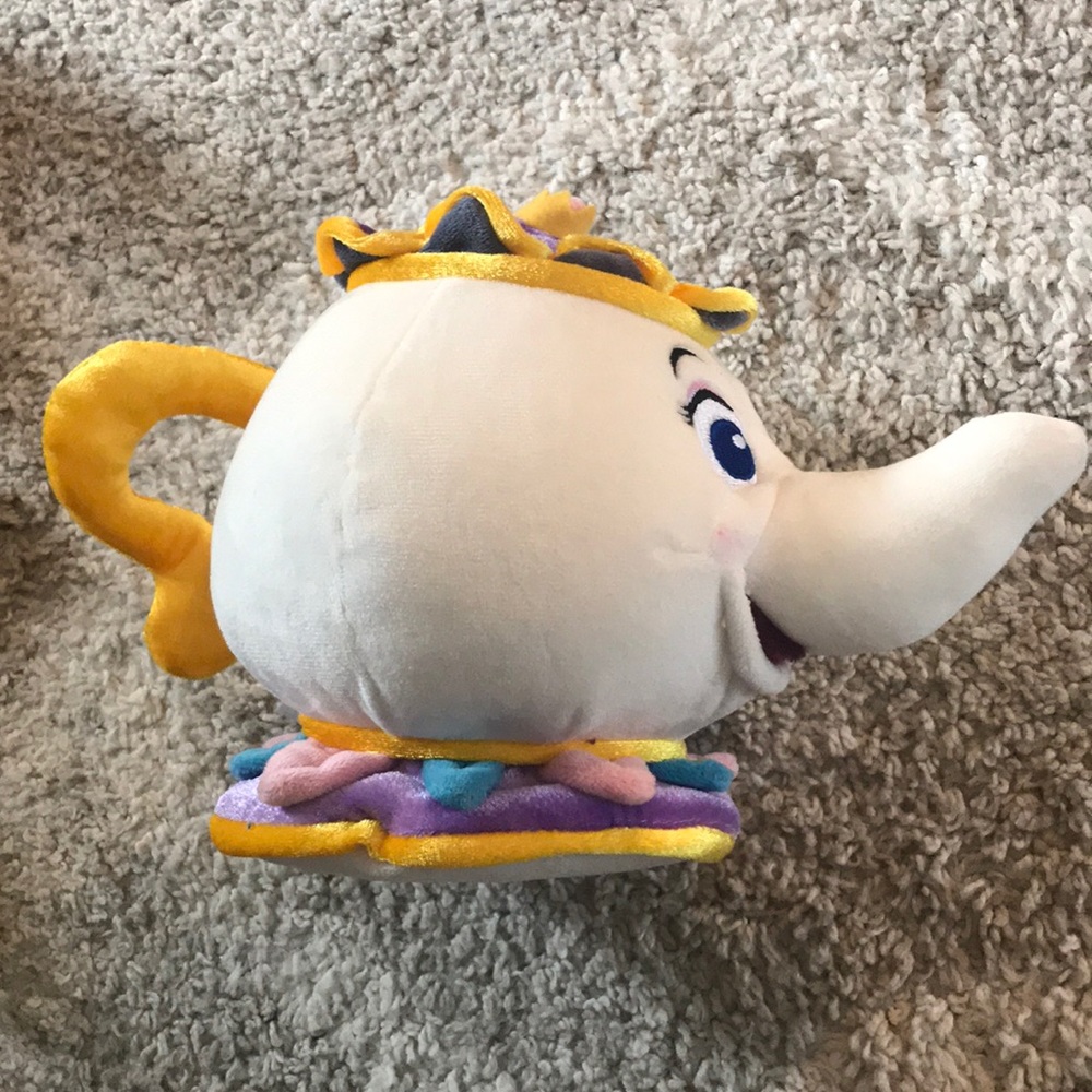 Mrs. Potts plush figure
